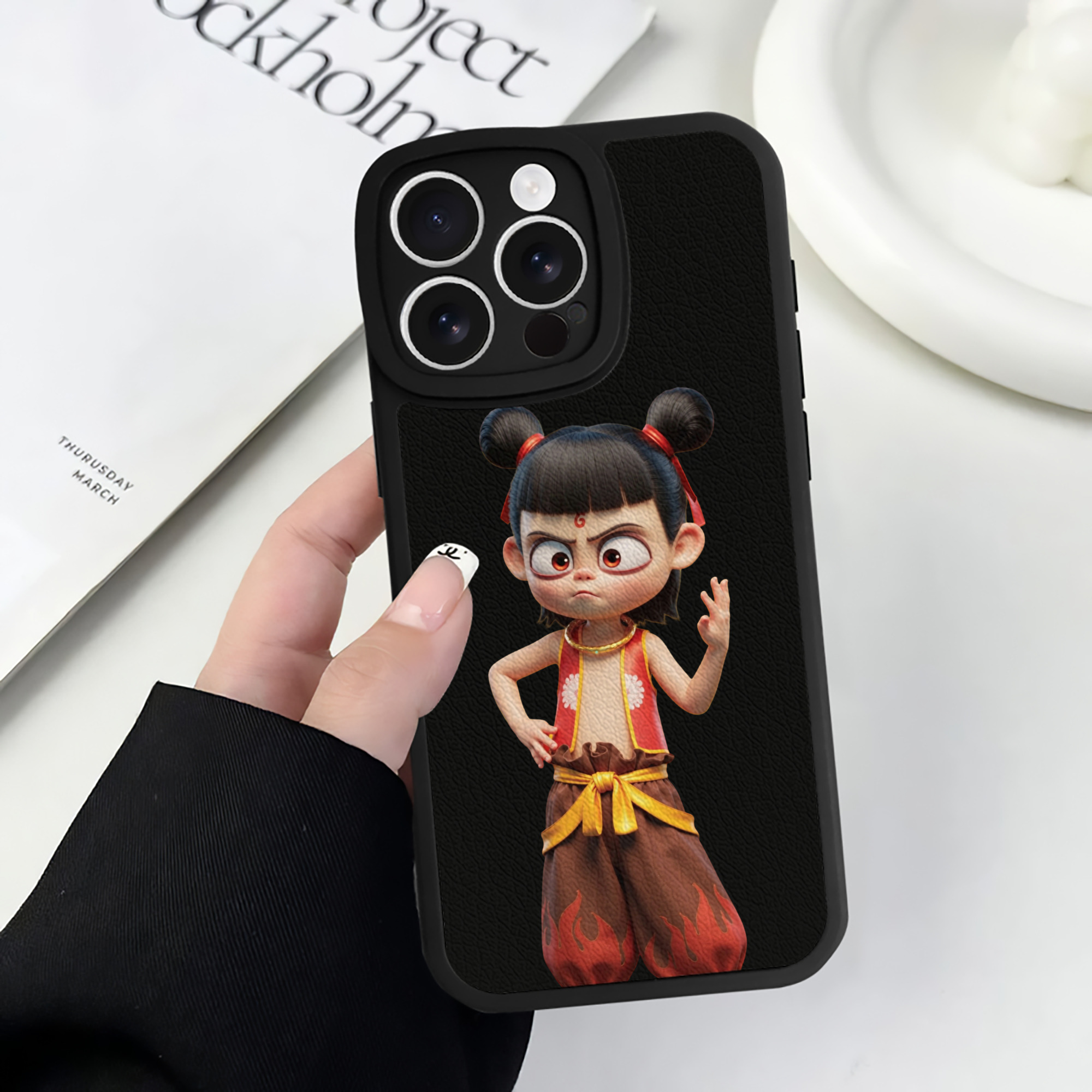 （画像用） Ne Zha 2 ナタ 魔童の大暴れ 【iPhone 16シリーズ対応】シリコンスマホケース（レザー調） 材質：シリコン